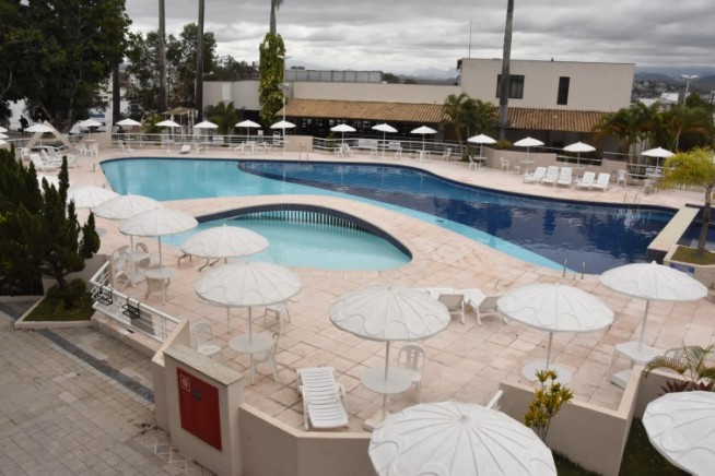 Piscina Adulto e Infantil